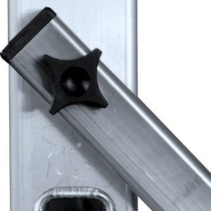 Detalle del travesaño de seguridad de aluminio de la escalera-andamio multiusos de ARCAMA