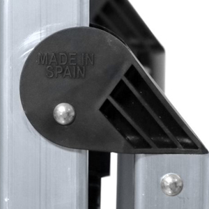 Detalle de las bisagras de polipropileno (PP) de la escalera de aluminio de escalones anchos