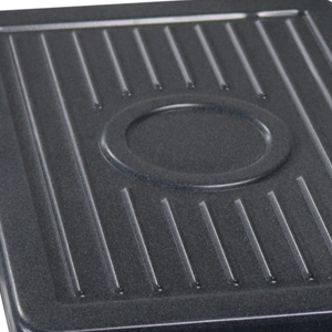 Detalle de la plataforma de acero del taburete de aluminio de ARCAMA